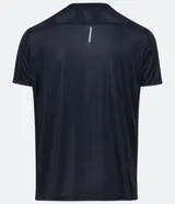 Remera deportiva blanca de poliéster, con cuello redondo, mangas cortas y recortes laterales.