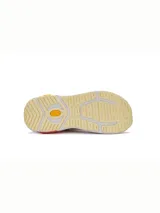 Championes Brandblack Specter color negro con suela beige y logo Vibram en la suela.