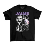 Remera negra de algodón con estampado de fotos del músico uruguayo Jaime Roos y su nombre en letras violetas.