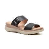 Sandalias casuales Korium Anabel, color negro, con doble tira, una con hebilla ajustable y otra con detalle de costuras. Plataforma con suela marrón.