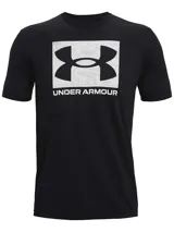Remera negra de manga corta con logo Under Armour estampado en el pecho dentro de un recuadro blanco con diseño de camuflaje.