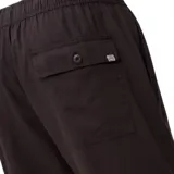 Bermuda de hombre color negro con cintura elástica y cordón ajustable.