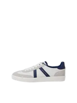 Zapatillas urbanas Jack & Jones modelo Mambo, color blanco con detalles en gris y azul marino. Confeccionadas en lona y malla, con cierre de cordones y suela de goma.