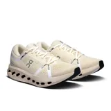 Championes de running On Cloudsurfer 2, color beige con detalles en blanco y negro.