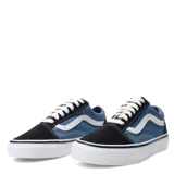 Championes Vans Old Skool azules y negros con la icónica banda lateral blanca, confeccionados en lona y gamuza, con suela waffle de goma y punteras reforzadas.