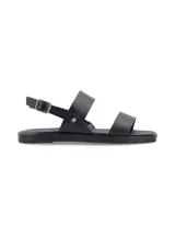 Sandalia de cuero graneado color negro, con doble tira y pulsera de ajuste con hebilla metálica.