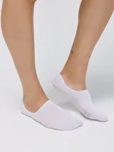 Kit de tres pares de medias blancas invisibles de algodón.