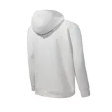 Buzo canguro blanco con capucha y cordones azules. Estampado frontal con el nombre "Real Madrid" en letras de colores y el escudo del club.