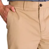 Pantalón de hombre color azul marino, de corte chino, tapered y straight.