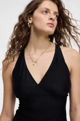 Tankini con estampado de piel de serpiente en tonos marrones, compuesto por un top con breteles finos y un calzón de bikini clásico.