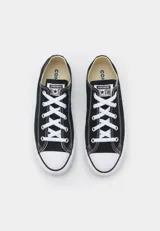 Zapatillas Converse Chuck Taylor All Star Lift Platform, color negro con plataforma blanca y cordones blancos.
