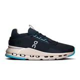 Championes negros de la marca On Running, modelo Cloudnova 2, con detalles en celeste y suela color crema.