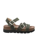 Sandalias de cuero color verde militar con plataforma de corcho y suela de goma negra. Presentan dos tiras anchas sobre el empeine y una tira alrededor del tobillo, todas ajustables con hebillas metálicas plateadas.