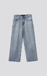 Pantalón de denim celeste con lavado gastado, corte wide leg y cinco bolsillos.