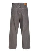 Jean de calce baggy de tiro alto, color gris. Diseño clásico de cinco bolsillos y cierre con botones. Pierna ancha desde el muslo hasta el ruedo para un fit relajado y actual. Lavado suave para mayor comodidad y acabado limpio. Marca Jack & Jones.