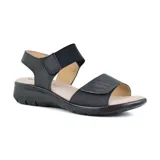 Sandalias negras de cuero sintético con doble ajuste de velcro y suela baja.