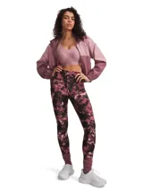 Calza deportiva larga hasta el tobillo, tiro alto, con estampado abstracto en tonos borgoña, negro y blanco.