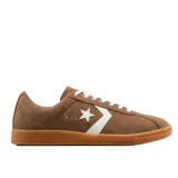 Championes Converse All Star Classic Trainer color marrón con detalles en blanco y suela color caramelo.