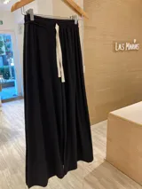 Pantalón negro de morley de algodón, corte palazzo y cintura elástica con cordón blanco.