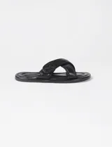 Sandalias amarillas con tiras cruzadas y ajuste de velcro.