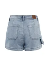 Short negro de denim Caterpillar Foundation, con cierre de botón y diseño de 5 bolsillos. Incluye parche con el logo de Oxford Cat en la cintura, etiqueta triangular en el bolsillo trasero y remache con el logo en el bolsillo de mano.
