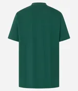 Remera manga corta verde con estampa de Snoopy jugando al tenis y texto "Peanuts" y "Racquet Club".