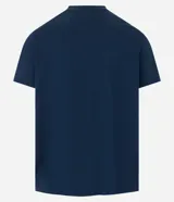 Remera azul marino de algodón, con cuello redondo y manga corta. Presenta un bolsillo delantero con detalles bordados.