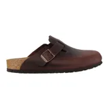 Zueco Birkenstock Boston de cuero aceitado color marrón, con plantilla anatómica de corcho y látex, y suela de EVA.
