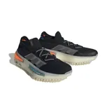 Championes Adidas NMD S1 unisex, color negro con detalles en gris y celeste. Confeccionados con hilo de alto rendimiento que contiene al menos un 50 % de Parley Ocean Plastic y un 50 % de poliéster reciclado.