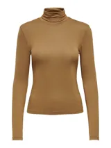 Camiseta de manga larga color marrón claro con cuello alto.
