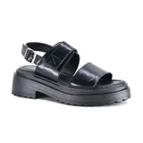 Sandalias negras de cuero sintético con plataforma y hebilla ajustable.