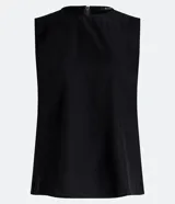 Blusa sin mangas color celeste, de crepé, con cuello redondo, pliegues en uno de los hombros y cierre trasero por cremallera con detalle de aro en el tirador.