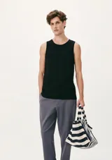Musculosa básica blanca de algodón.