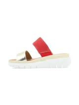 Sandalias de cuero color beige con una tira delantera color beige y otra color bronce.