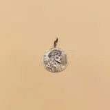 Medalla religiosa redonda de plata 925 con la imagen de María de los Dolores y Cristo Espinado.