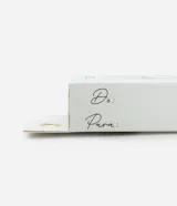 Set de dos pinzas para el pelo con efecto abulón en tonos beige, celeste y lila. El clip es dorado.