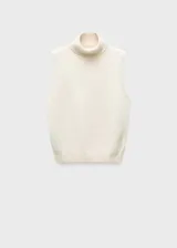Top gris de lana sin mangas con cuello alto.