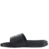 Chancletas negras con base blanca y logo de Umbro en la tira.