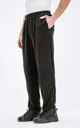 Pantalón de jogging negro de lino con calce regular, cintura elástica con cordón ajustable y bolsillos ribeteados en el delantero.