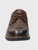 Zapato acordonado de cuero color caramelo, con plantilla hipoalergénica combinada con BLOOM® y suela de Eva con cortes que brindan mayor flexibilidad al caminar.