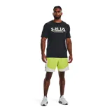 Remera negra de Under Armour con logo de la marca en blanco y amarillo.
