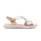 Sandalias bajas Korium Confort Thalia color dorado, con tiras cruzadas y ajuste con velcro.