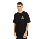 Remera negra de manga corta con estampado pequeño en el pecho y corte clásico.