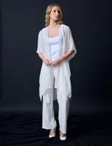 Kimono negro de gasa con apliques de brillos.