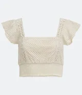 Blusa musculosa cropped color crudo, de algodón texturizado, con escote cuadrado, tirantes anchos con volantes y lastex en el dobladillo.