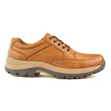 Zapato casual en color marrón, diseñado para comodidad y soporte en actividades diarias.