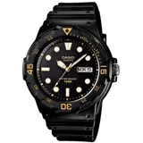 Reloj Casio deportivo con caja de resina negra de 44,6 mm, esfera negra con números grandes y fecha. Bisel giratorio estilo diver y cristal de resina; agujas luminosas. Resistente al agua hasta 100 metros.