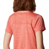 Remera deportiva Columbia color gris con estampado de líneas horizontales y logo de la marca en el pecho.