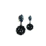 Aros colgantes con dos esferas tramadas en cristales color dorado.