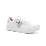 Championes blancos de cuero sintético con plataforma, cordones y detalle de franja plateada con logo en el lateral.